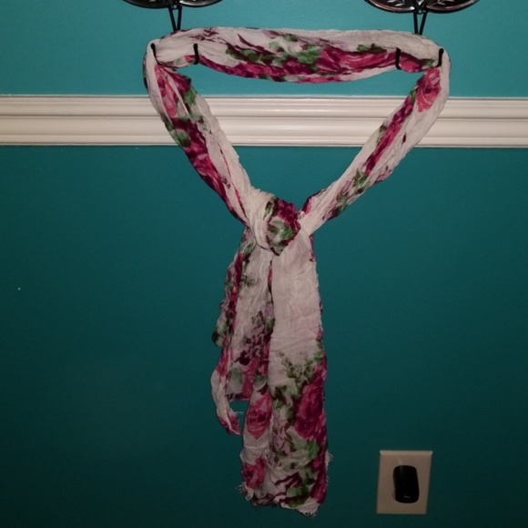 Betsey Johnson Accessories - Rose floral betsey Johnson scarf Betsey Johnson Accessories - Rose floral betsey Johnson scarf